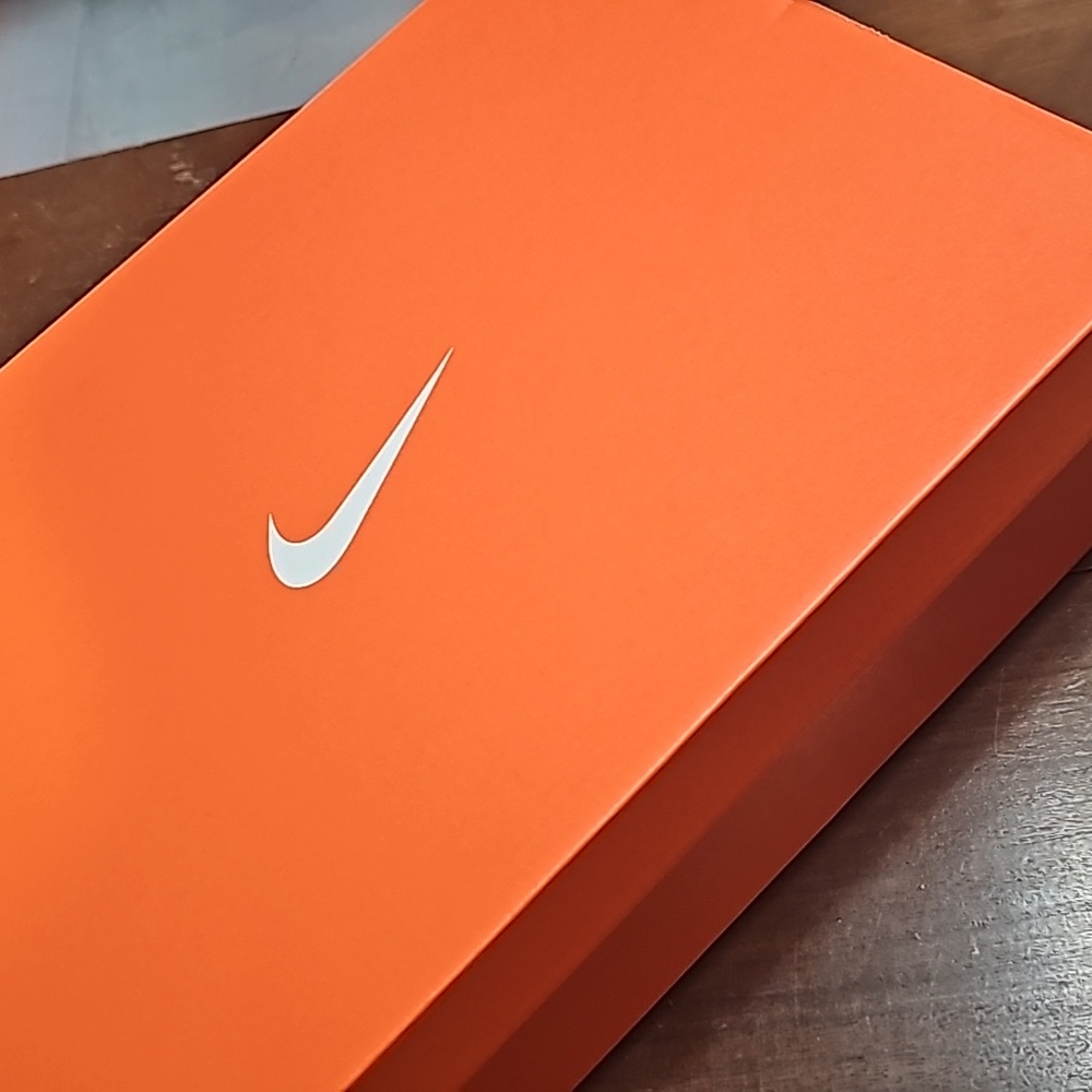 Sneakers - Picture 2 of 5